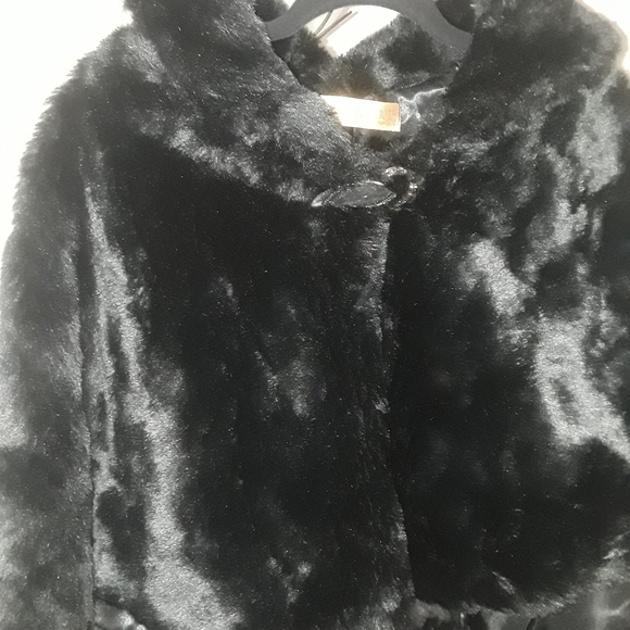 Vintage Black faux fur cape - Picture 2 of 5